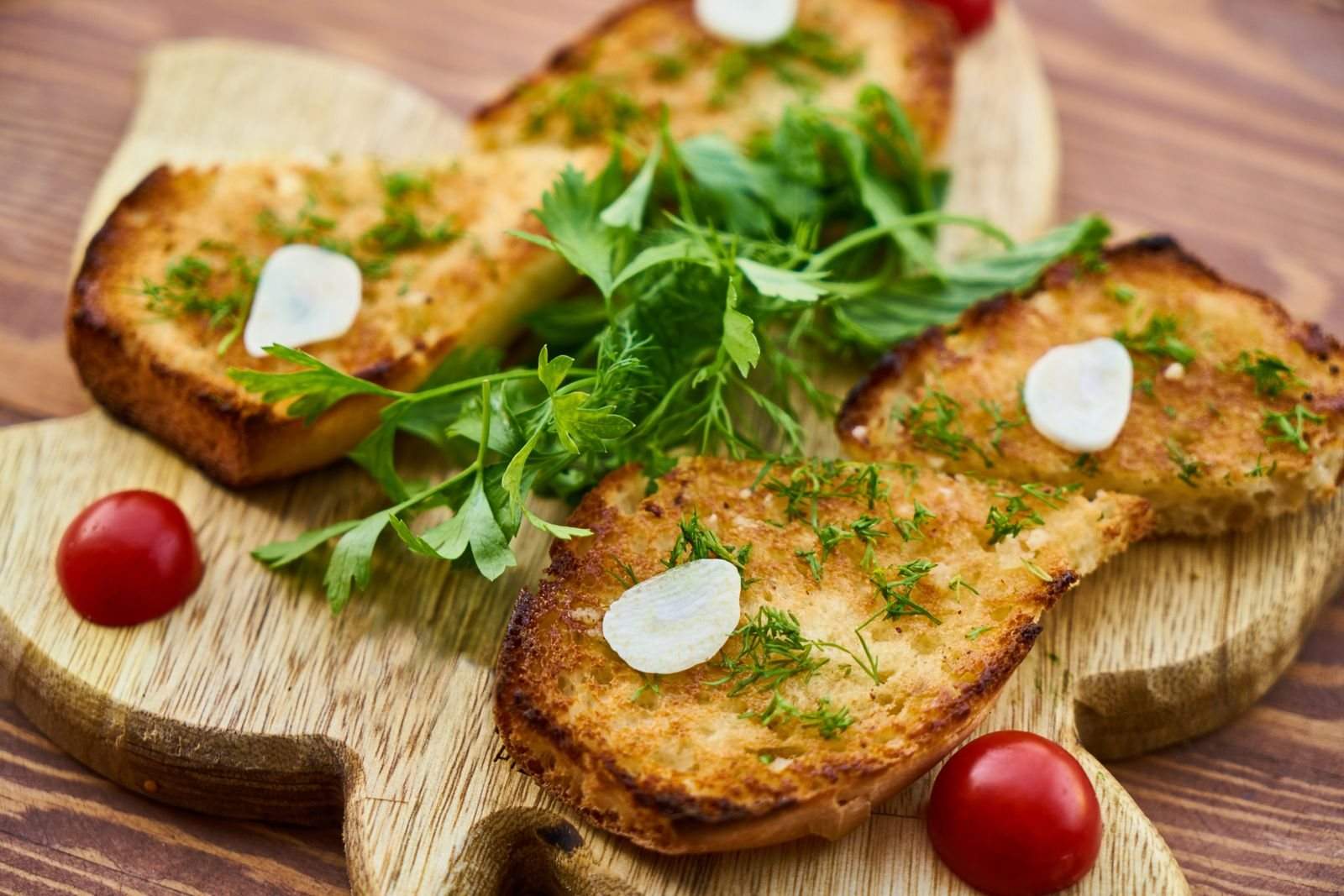 Garlic Bread with Parsley Butter — photo 2