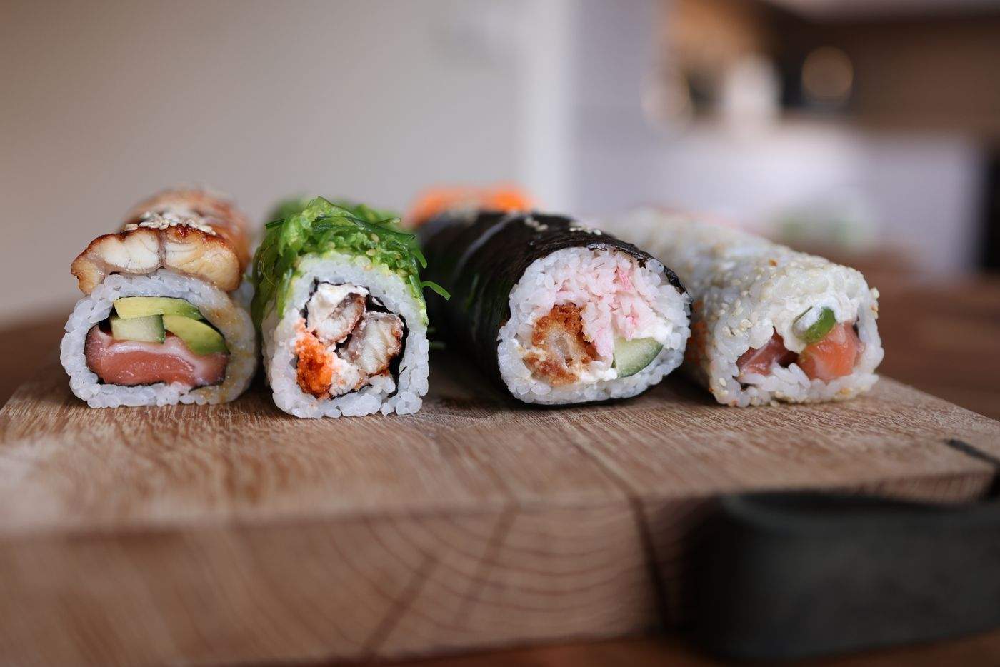 Salmon and Avocado Maki Rolls — photo 1